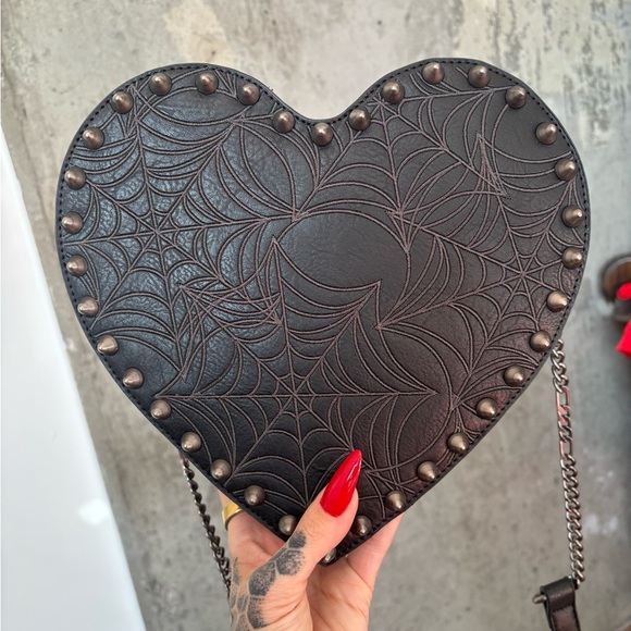 Heart Pursed - Picture 2 of 5